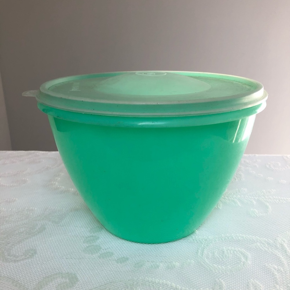 Vintage 1970’s Crisp-It Tupperware Green Container